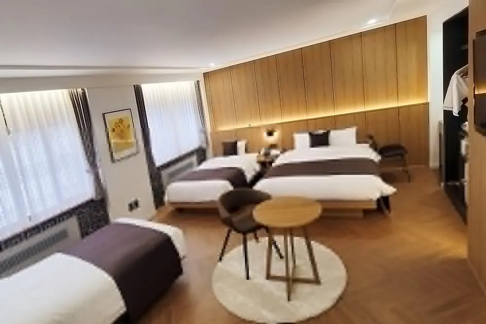 Commodore Hotel Busan 4*,
