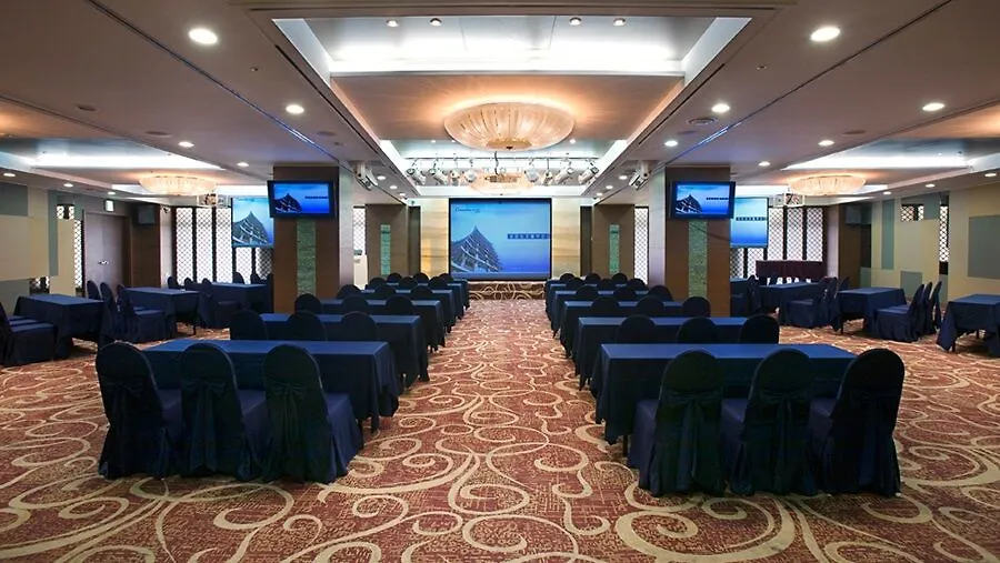 Commodore Hotel Busan 4*,