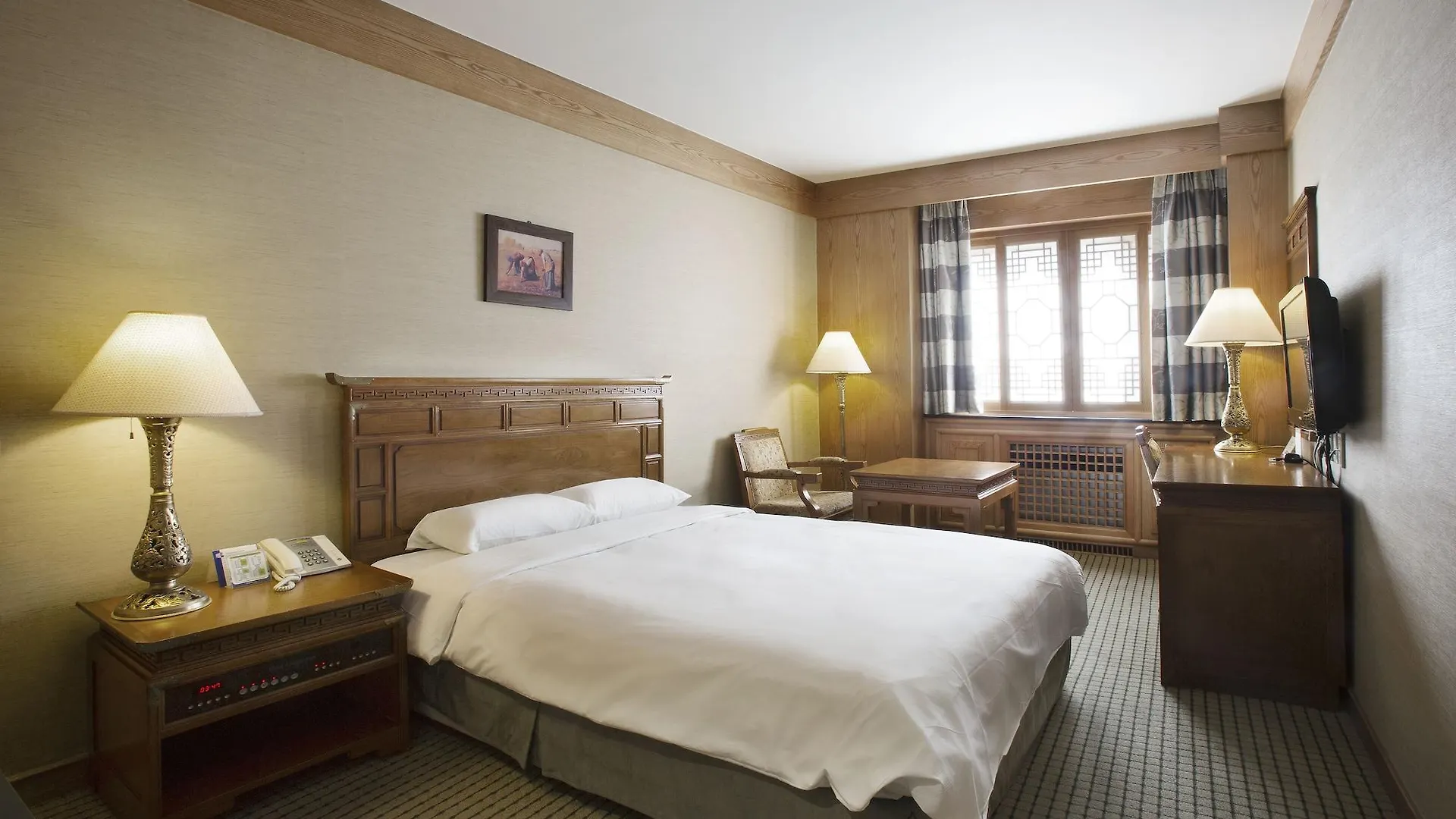 Commodore Hotel Busan 4*,