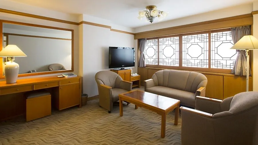 Commodore Hotel Busan 4*,